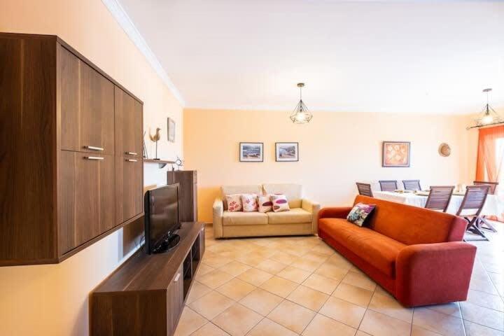 Apartment Alfarmar - Pool, Beach Only A Few Minutes Away Albufeira Buitenkant foto