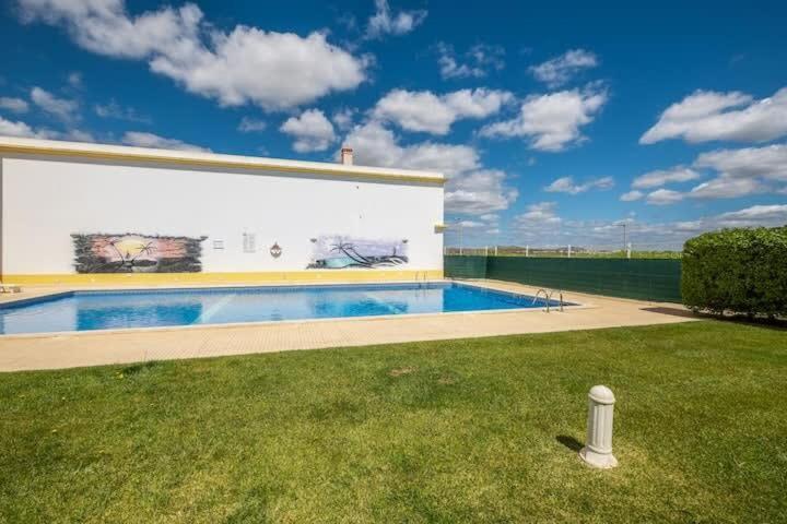 Apartment Alfarmar - Pool, Beach Only A Few Minutes Away Albufeira Buitenkant foto