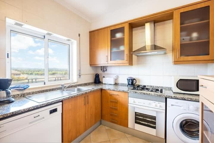 Apartment Alfarmar - Pool, Beach Only A Few Minutes Away Albufeira Buitenkant foto