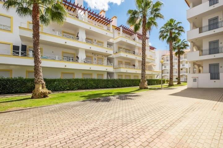 Apartment Alfarmar - Pool, Beach Only A Few Minutes Away Albufeira Buitenkant foto
