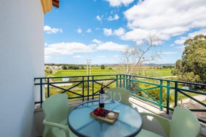 Apartment Alfarmar - Pool, Beach Only A Few Minutes Away Albufeira Buitenkant foto