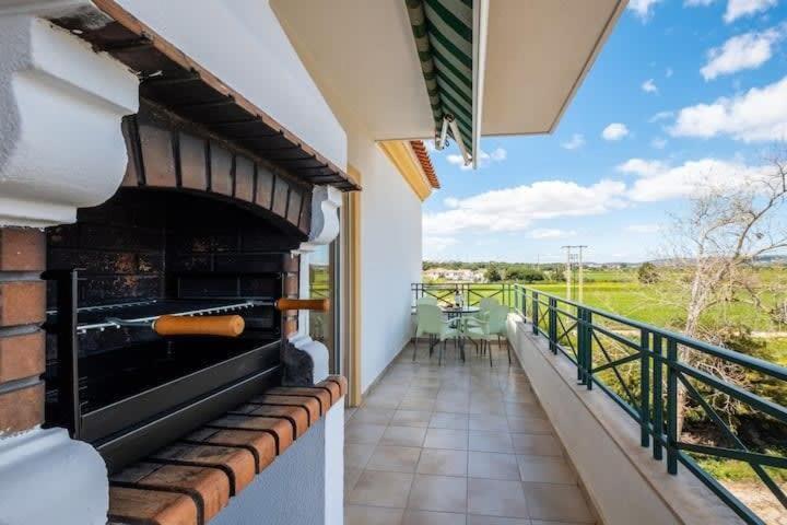 Apartment Alfarmar - Pool, Beach Only A Few Minutes Away Albufeira Buitenkant foto