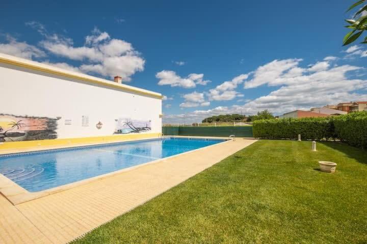 Apartment Alfarmar - Pool, Beach Only A Few Minutes Away Albufeira Buitenkant foto